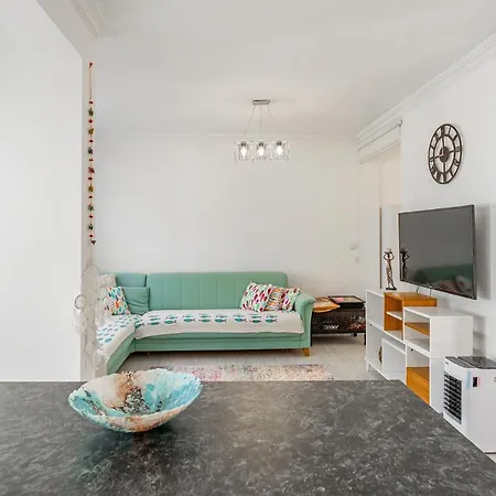 Spacious 3br Family With Private Beach 博德鲁姆
