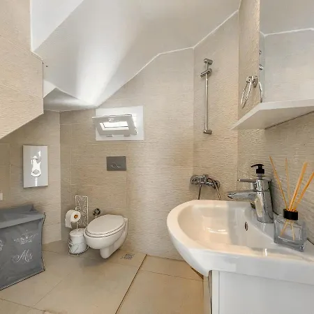 别墅 Spacious 3br Family With Private Beach 博德鲁姆