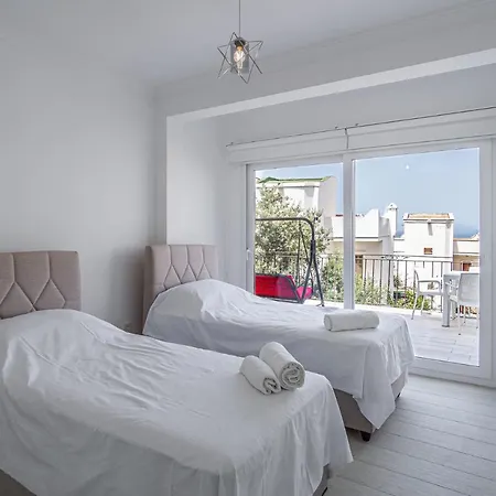 Spacious 3br Family With Private Beach 别墅 博德鲁姆