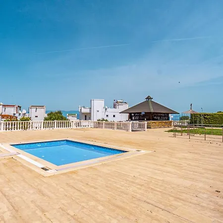 Spacious 3br Family With Private Beach 博德鲁姆