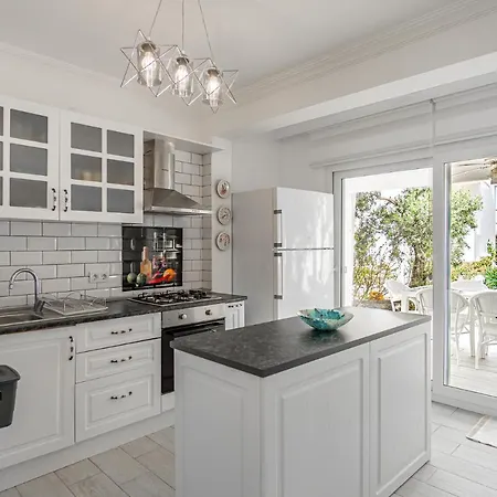 Spacious 3br Family With Private Beach *