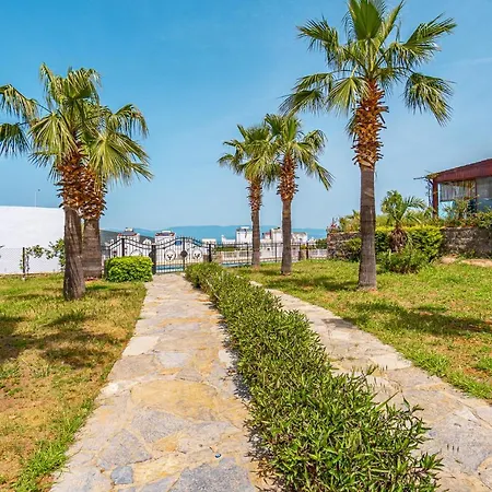 Spacious 3br Family With Private Beach * 博德鲁姆